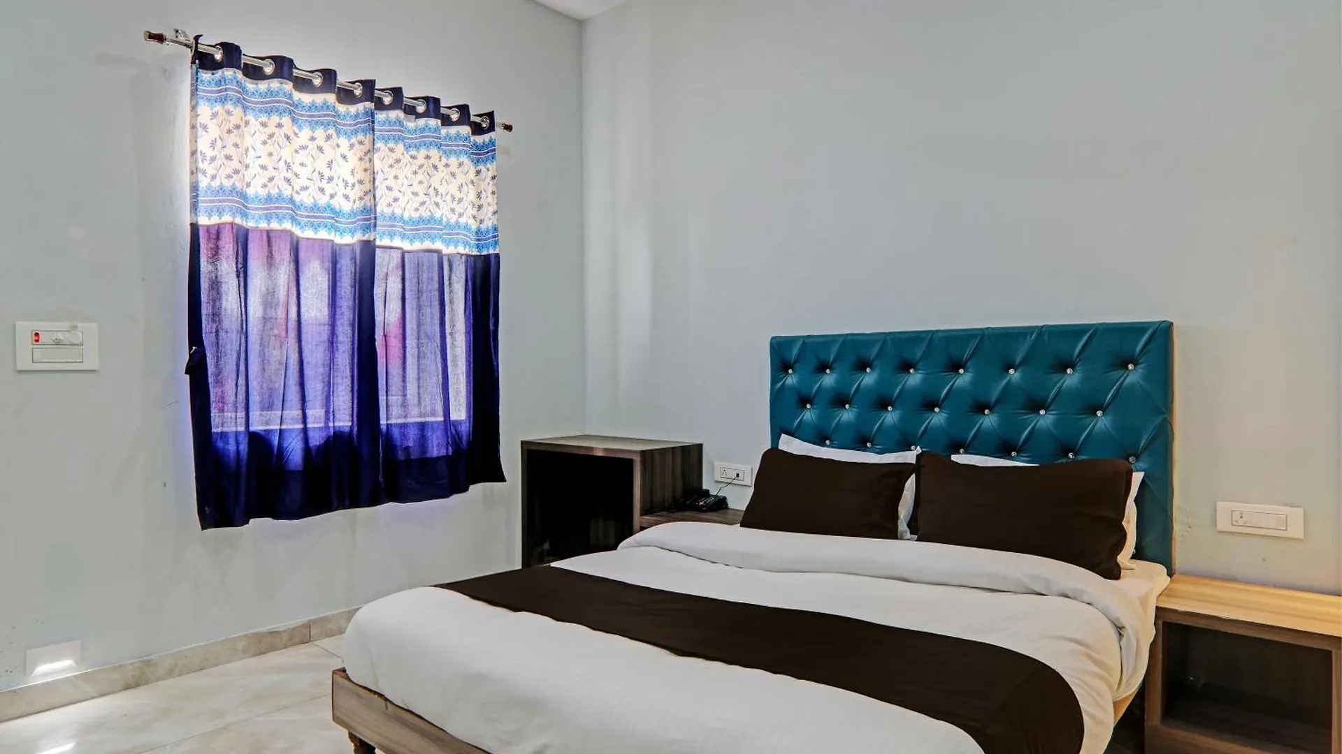 Collection O Maharaja Resort Varanasi Hotel