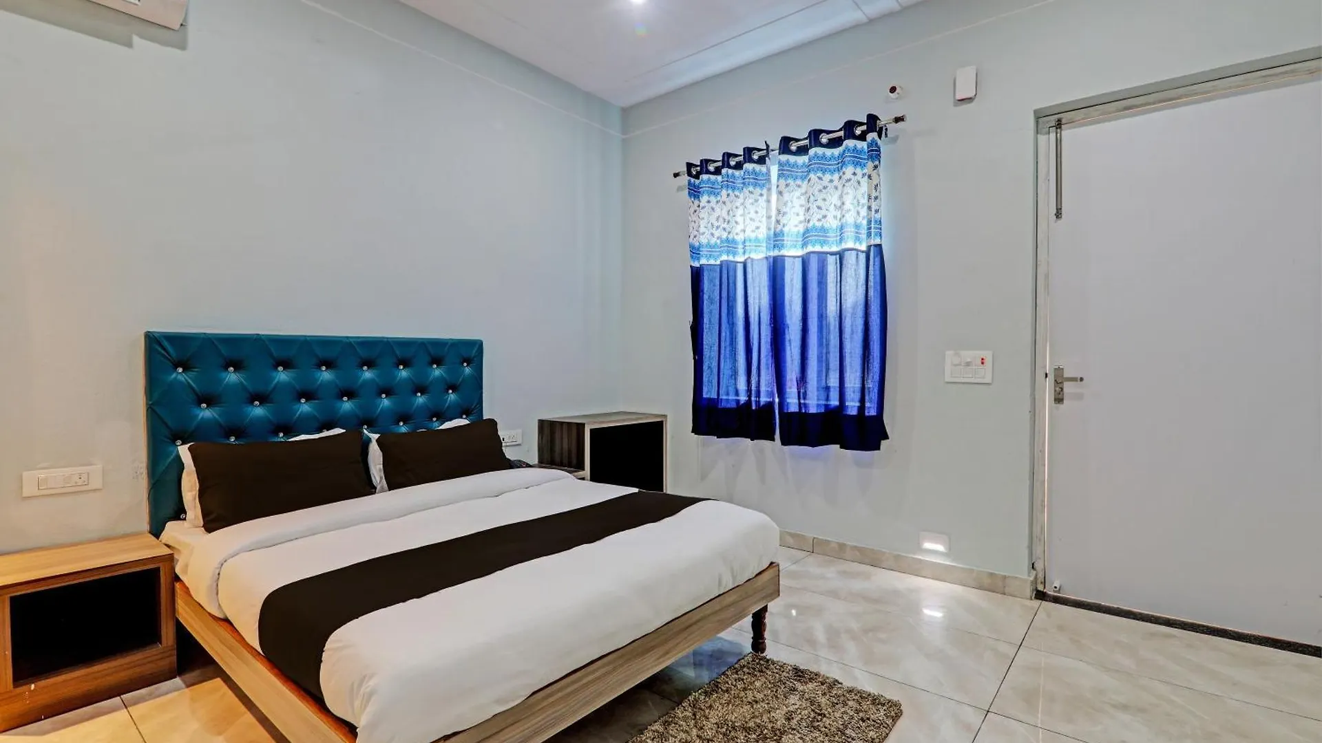 **** Hotel Collection O Maharaja Resort Varanasi Indien